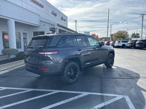 2025 Jeep Grand Cherokee Laredo