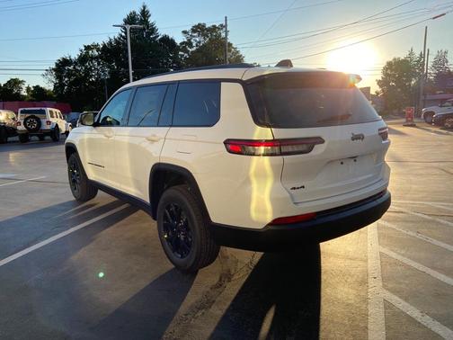2025 Jeep Grand Cherokee L Laredo
