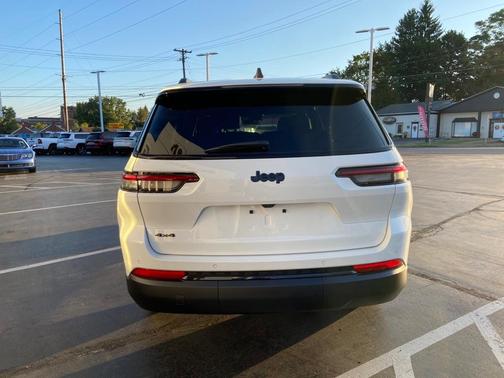 2025 Jeep Grand Cherokee L Laredo