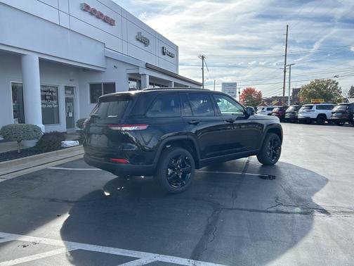 2025 Jeep Grand Cherokee Laredo