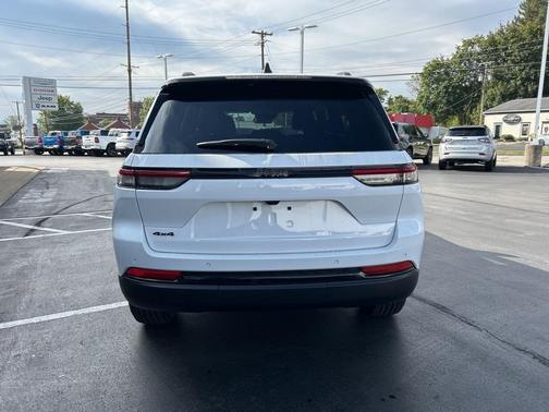 2025 Jeep Grand Cherokee Laredo