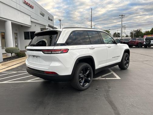 2025 Jeep Grand Cherokee Laredo