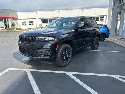 2025 Jeep Grand Cherokee Laredo