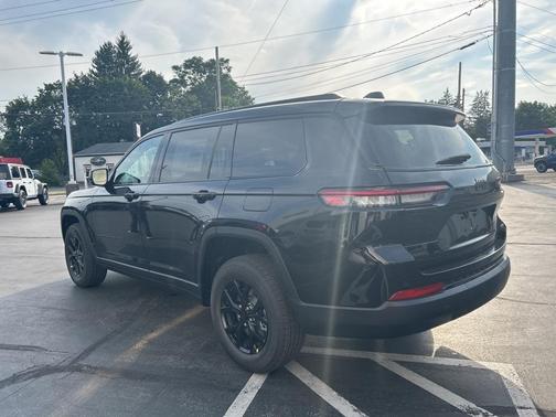 2025 Jeep Grand Cherokee L Laredo