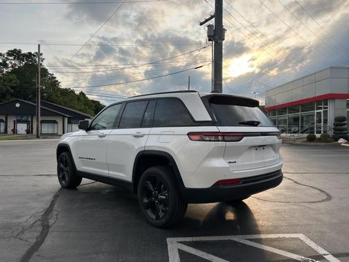 2025 Jeep Grand Cherokee Laredo