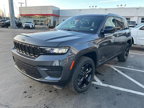 2025 Jeep Grand Cherokee Laredo