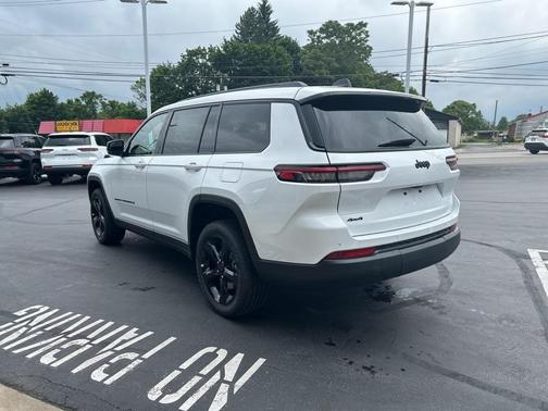 2025 Jeep Grand Cherokee L Laredo