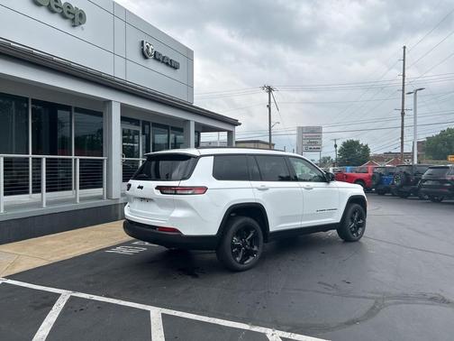 2025 Jeep Grand Cherokee L Laredo