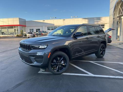 2025 Jeep Grand Cherokee Laredo