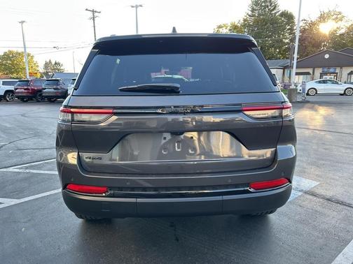 2025 Jeep Grand Cherokee Laredo