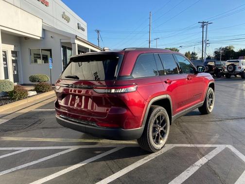 2025 Jeep Grand Cherokee Laredo