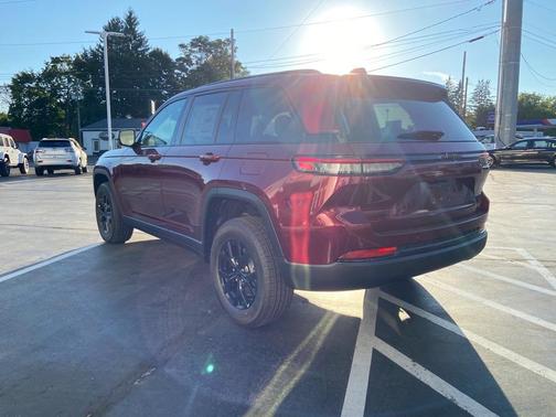 2025 Jeep Grand Cherokee Laredo