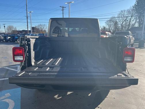 2025 Jeep Gladiator Sport