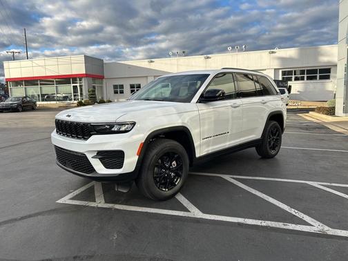 2025 Jeep Grand Cherokee Laredo