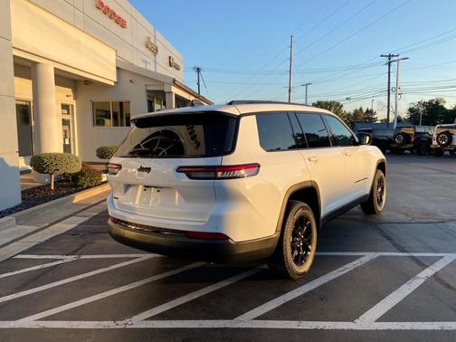 2025 Jeep Grand Cherokee L Laredo