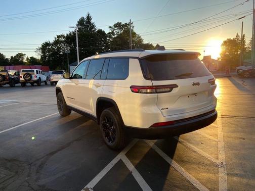 2025 Jeep Grand Cherokee L Laredo