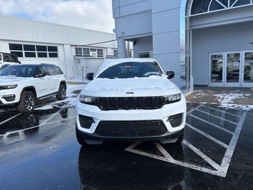 2025 Jeep Grand Cherokee Laredo