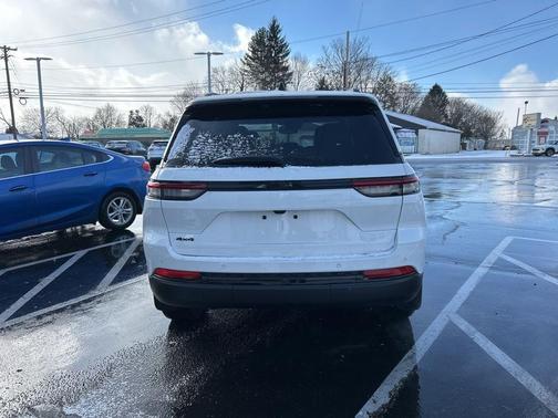 2025 Jeep Grand Cherokee Laredo