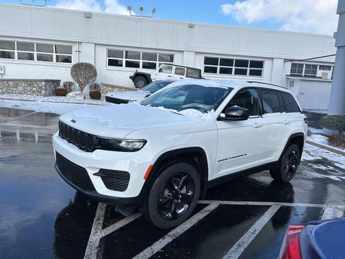 2025 Jeep Grand Cherokee Laredo