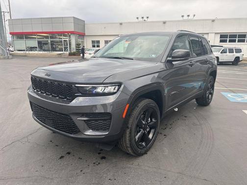 2025 Jeep Grand Cherokee Laredo