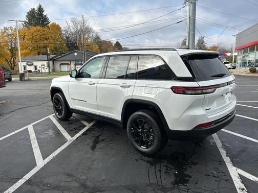 2025 Jeep Grand Cherokee Laredo