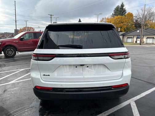 2025 Jeep Grand Cherokee Laredo