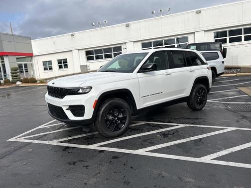 2025 Jeep Grand Cherokee Laredo