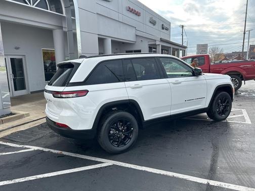 2025 Jeep Grand Cherokee Laredo