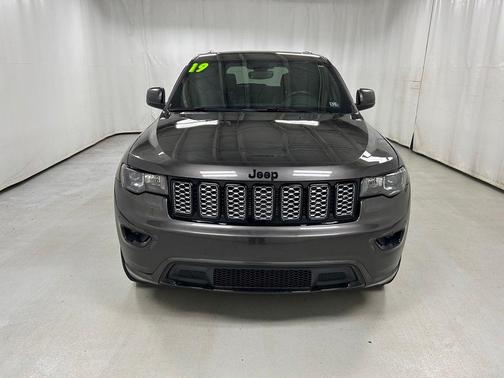 Granite Crystal Clearcoat Metallic 2019 Jeep Grand Cherokee Altitude