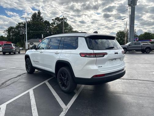 2025 Jeep Grand Cherokee L Laredo