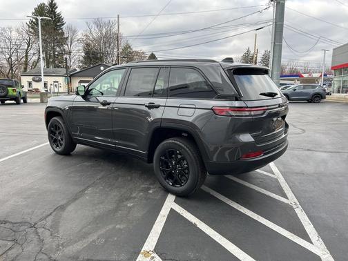 2025 Jeep Grand Cherokee Laredo