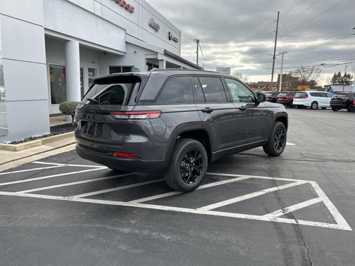 2025 Jeep Grand Cherokee Laredo