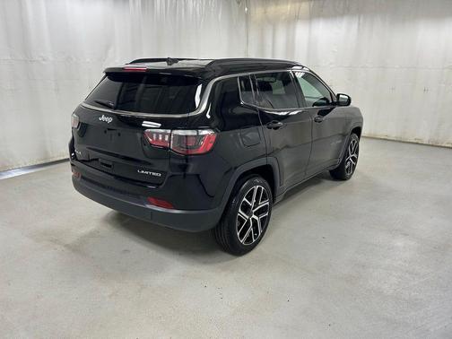 Diamond Black 2025 Jeep Compass Limited