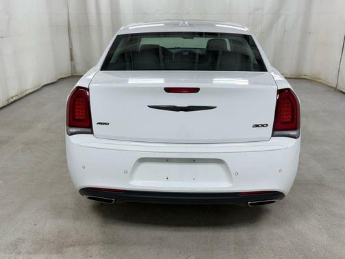 2023 Chrysler 300 Touring L