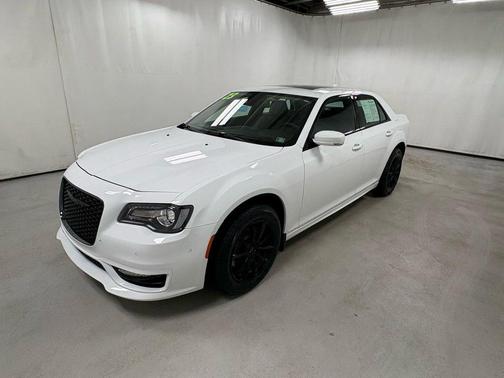 2023 Chrysler 300 Touring L