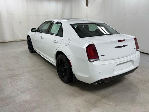 2023 Chrysler 300 Touring L