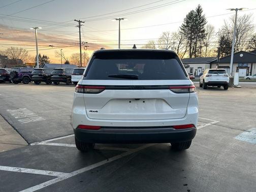 2026 Jeep Grand Cherokee Laredo