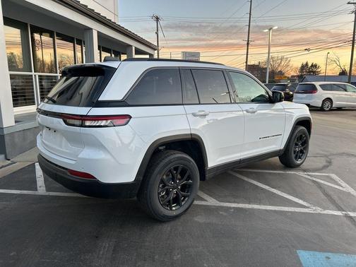 2026 Jeep Grand Cherokee Laredo