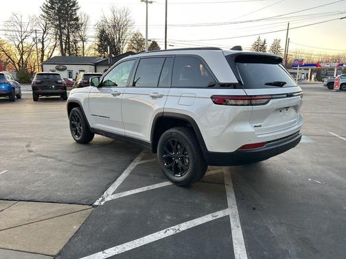 2026 Jeep Grand Cherokee Laredo