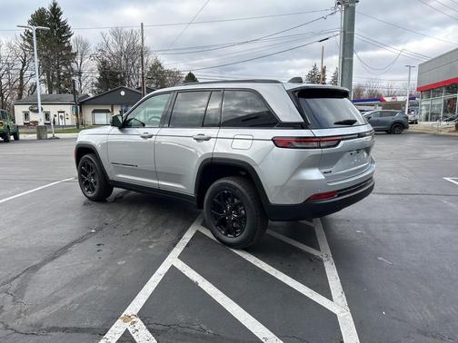 2025 Jeep Grand Cherokee Laredo