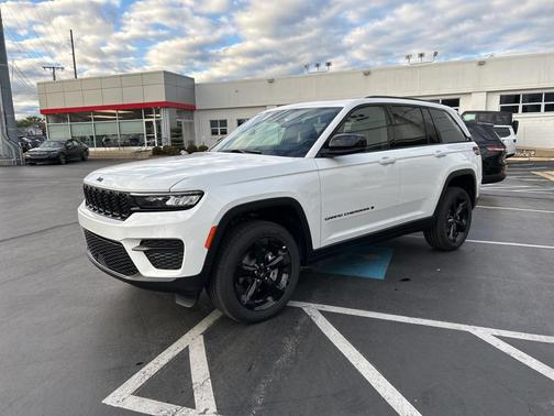 2025 Jeep Grand Cherokee Laredo