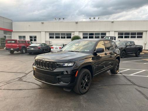 2025 Jeep Grand Cherokee Laredo