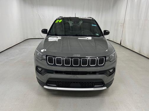 Sting Gray Clearcoat 2024 Jeep Compass Limited