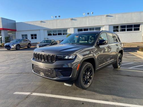 2025 Jeep Grand Cherokee Laredo