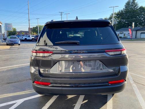 2025 Jeep Grand Cherokee Laredo