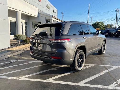 2025 Jeep Grand Cherokee Laredo