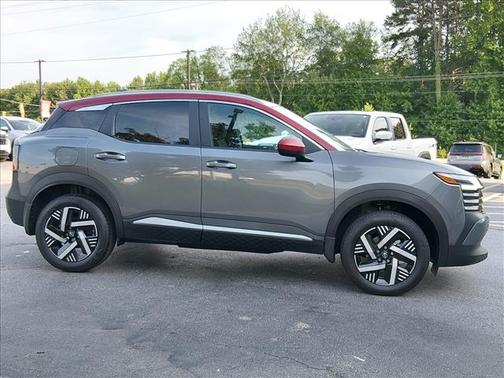2t Gun Red Roof 2026 Nissan Kicks SV