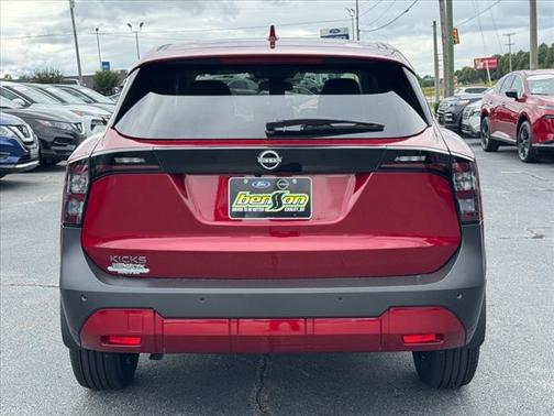 2025 Nissan Kicks SV
