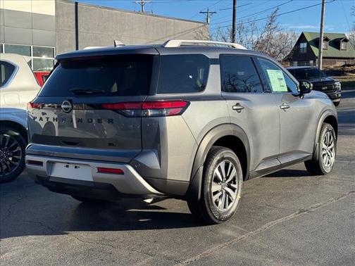 2025 Nissan Pathfinder SL