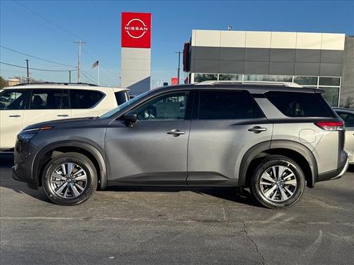2025 Nissan Pathfinder SL